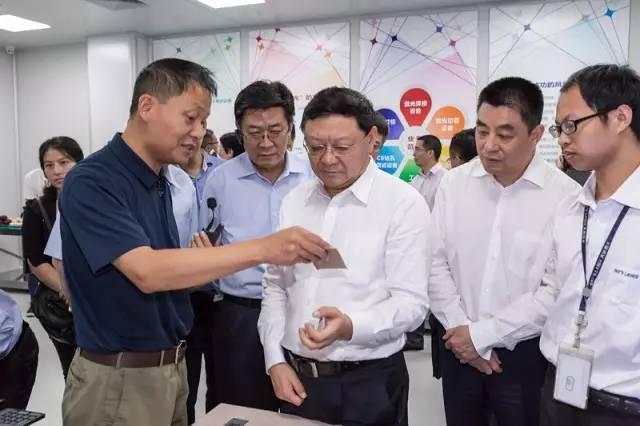 广东省委常委、深圳市委书记王伟中率队到壹定发激光调研座谈