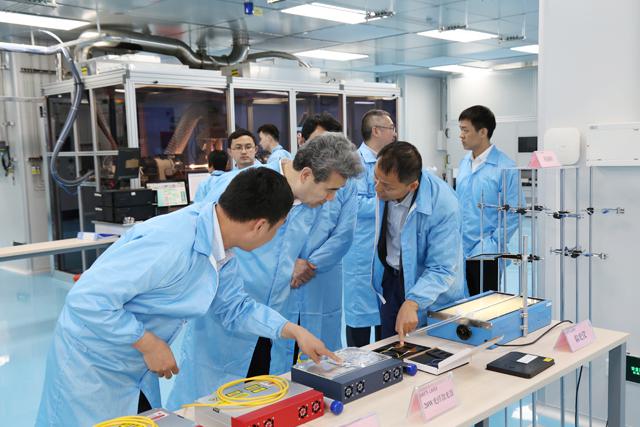 深圳市委常委、副市长刘庆生一行到壹定发激光考察调研